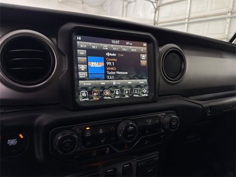 Used 2021 Jeep Wrangler Sport image 23