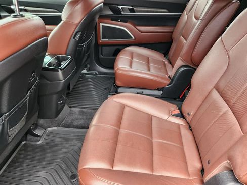 Certified 2023 Kia Telluride EX w/ EX Captain's Chair Package FWD image 29