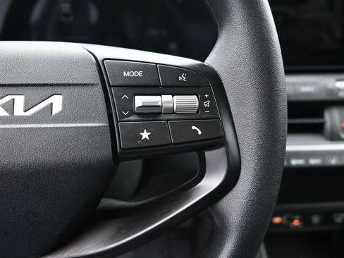Used 2025 Kia K4 LXS image 18
