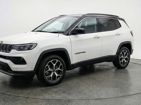 Used 2025 Jeep Compass Limited AWD/4WD image 3