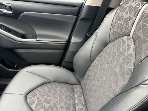 Certified 2025 Toyota Highlander XLE image 27
