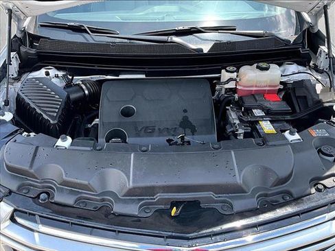 Used 2023 Chevrolet Traverse Premier FWD image 11