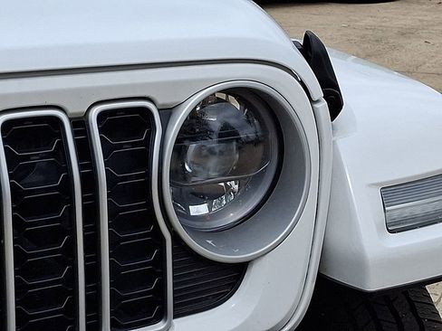 Used 2024 Jeep Wrangler Unlimited Sahara AWD/4WD image 9