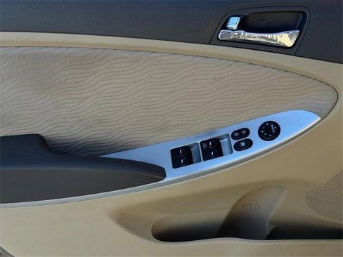 Used 2013 Hyundai Accent GLS w/ Premium Pkg image 13