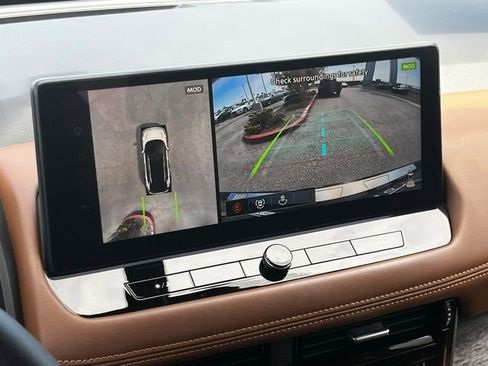 Used 2025 Nissan Rogue Platinum image 16