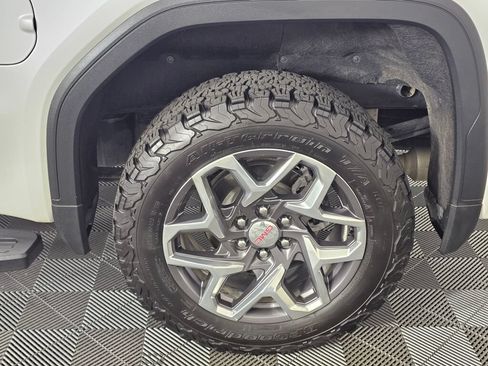 Used 2023 GMC Sierra 1500 SLT w/ SLT Premium Plus Package AWD/4WD image 5
