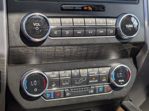 Used 2019 Ford Expedition Platinum RWD image 18