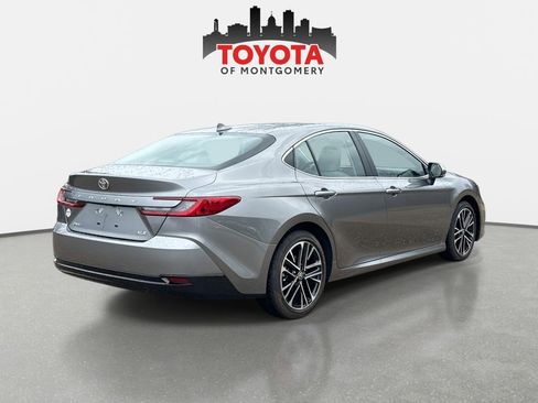 Used 2025 Toyota Camry XLE image 3