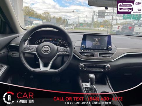 Used 2025 Nissan Altima 2.5 SV FWD image 28