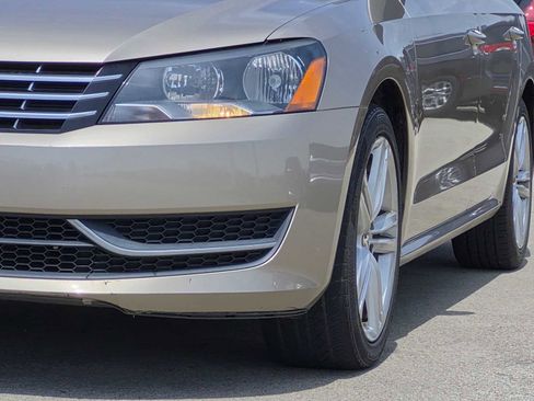Used 2015 Volkswagen Passat TDI SE FWD image 9
