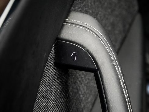 Used 2022 Tesla Model X image 33