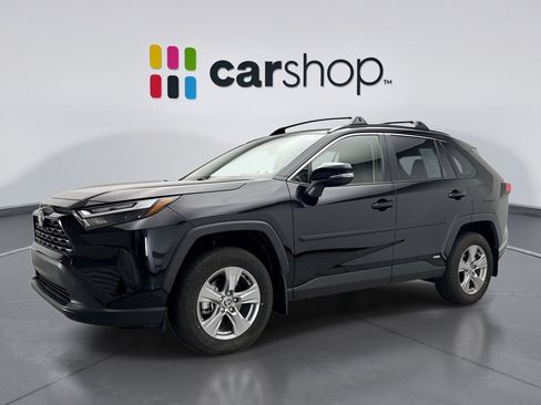 Used 2025 Toyota RAV4 XLE AWD/4WD image 1
