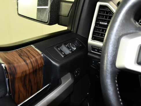 Used 2019 Ford F150 Lariat w/ Equipment Group 502A Luxury AWD/4WD image 40
