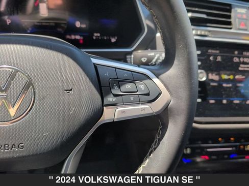 Used 2024 Volkswagen Tiguan SE AWD/4WD image 19