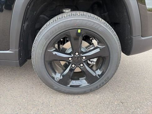 New 2025 Jeep Grand Cherokee Laredo image 9