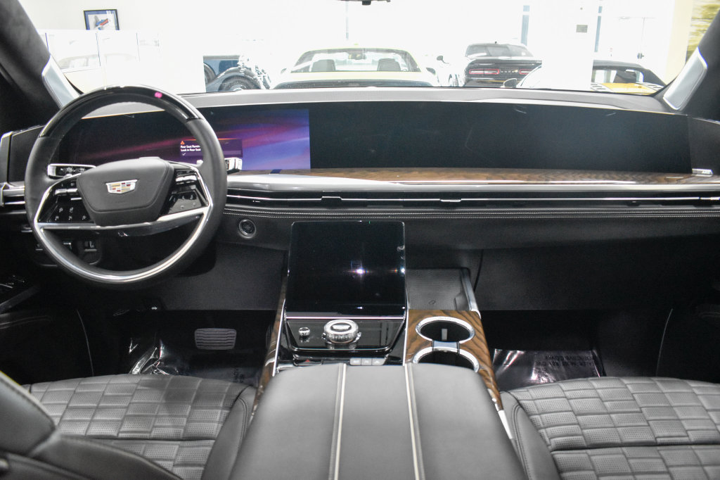 Used 2025 Cadillac Escalade ESV Sport Platinum w/ LPO, Floor Liner Package AWD/4WD image 23