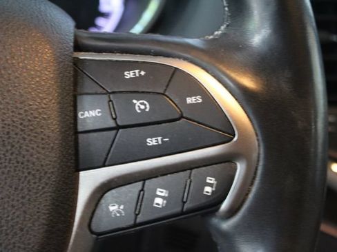 Used 2018 Jeep Grand Cherokee Limited AWD/4WD image 17