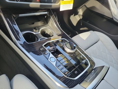 New 2026 BMW X7 xDrive40i image 25