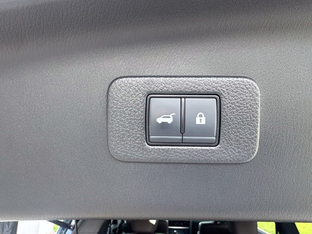 Used 2024 Nissan Armada Platinum w/ Captain's Chairs Package RWD image 18