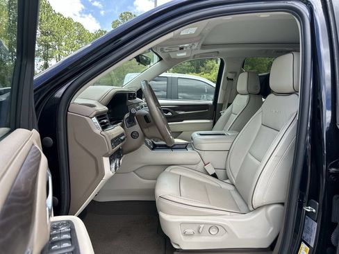 Used 2023 GMC Yukon Denali w/ Denali Reserve Package AWD/4WD image 2