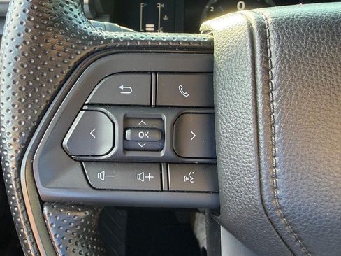 Certified 2025 Toyota Tacoma SR5 AWD/4WD image 18