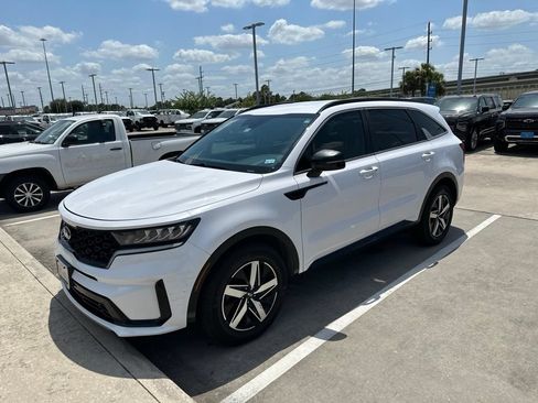 Used 2021 Kia Sorento S FWD image 1