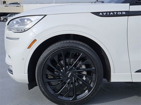 Certified 2023 Lincoln Aviator Reserve w/ Equipment Group 201A image 9