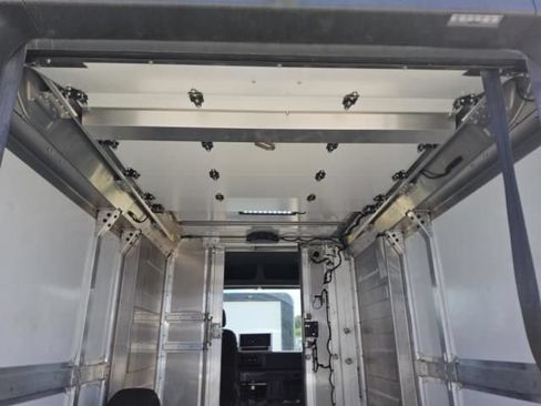 Used 2024 Chevrolet Brightdrop 400 w/ Commercial Equipment Package AWD/4WD image 7