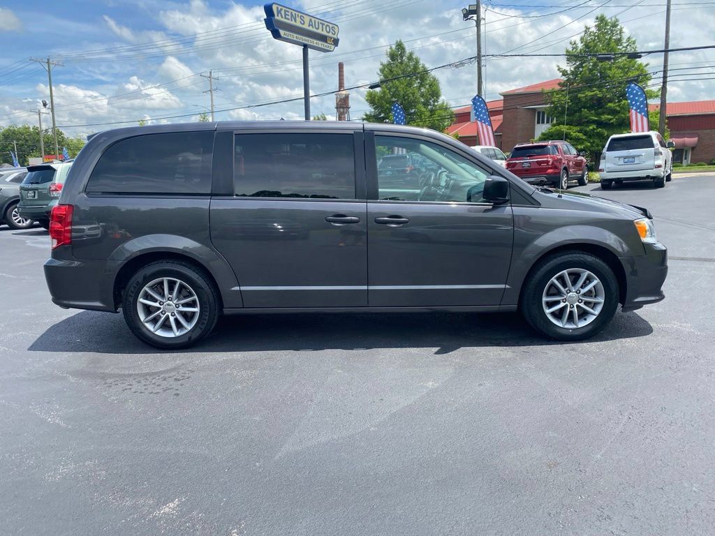 Used 2019 Dodge Grand Caravan SE FWD image 4