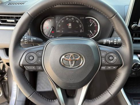 Used 2025 Toyota RAV4 XLE Premium image 15