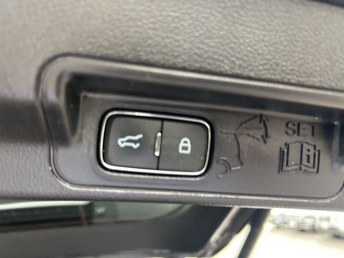 Used 2022 Ford Explorer XLT w/ Equipment Group 202A AWD/4WD image 29