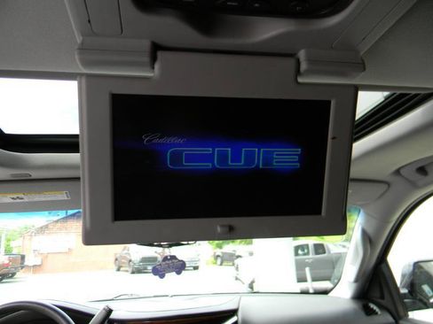 Used 2017 Cadillac Escalade Premium Luxury AWD/4WD image 20