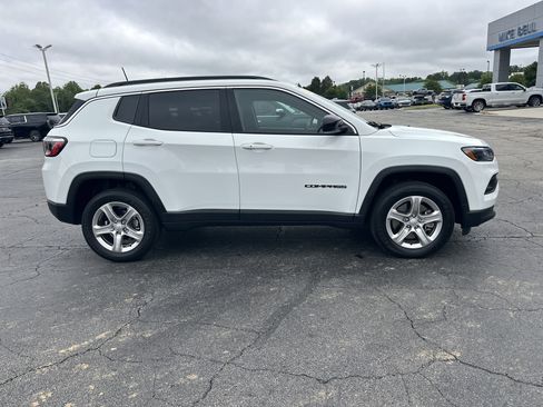Used 2023 Jeep Compass Latitude AWD/4WD image 9