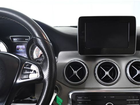 Used 2017 Mercedes-Benz GLA 250 image 15