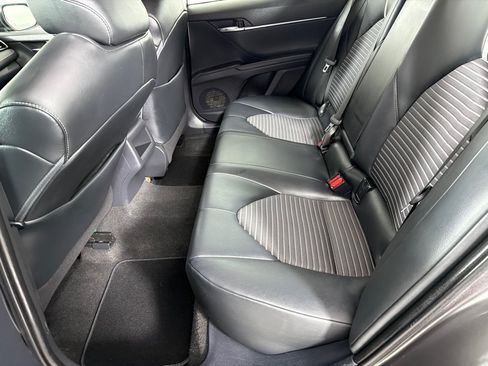 Used 2021 Toyota Camry SE FWD image 19