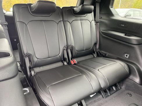 New 2025 Jeep Grand Cherokee L Limited w/ Black Appearance Package image 15