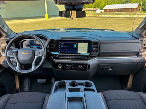 Used 2024 Chevrolet Silverado 1500 LT AWD/4WD image 2