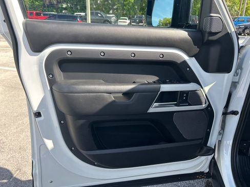 Used 2020 Land Rover Defender 110 HSE image 35