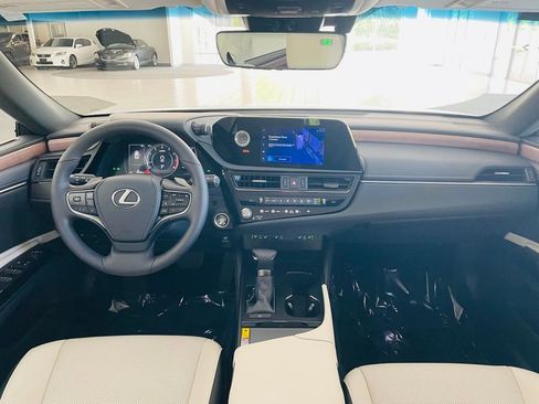 Certified 2025 Lexus ES 350 w/ Premium Package image 17