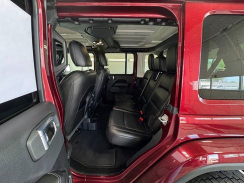 Used 2022 Jeep Wrangler Unlimited Sahara w/ Dual Top Group AWD/4WD image 21
