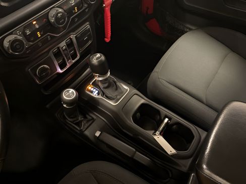 Used 2018 Jeep Wrangler Unlimited Sport S AWD/4WD image 13