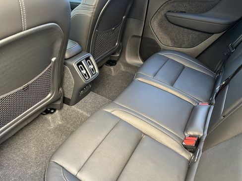 New 2025 Volvo XC40 B5 Ultra w/ Climate Package image 4