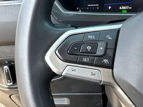 Used 2023 Volkswagen Tiguan SE w/ Panoramic Sunroof Package FWD image 24