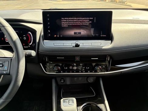 Certified 2025 Nissan Rogue SL w/ Tech Package image 15