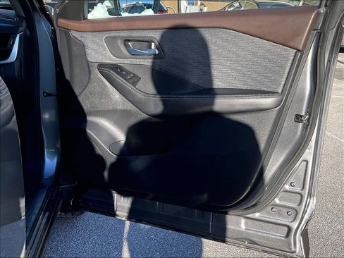 Certified 2023 Nissan Rogue SV image 12