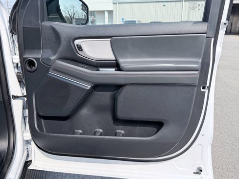 Used 2025 Ford Expedition Active image 32