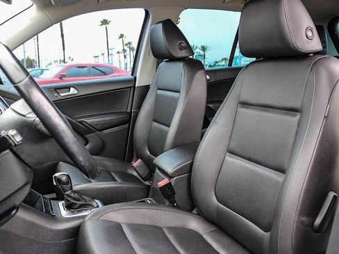 Used 2015 Volkswagen Tiguan SE image 17