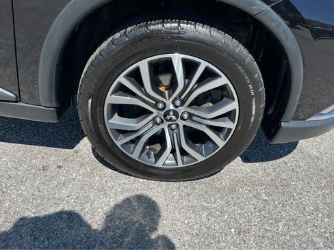 Used 2017 Mitsubishi Outlander SE AWD/4WD image 39