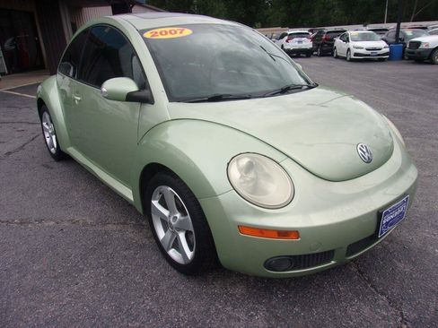 Used 2007 Volkswagen Beetle Coupe w/ Package 2 FWD image 3