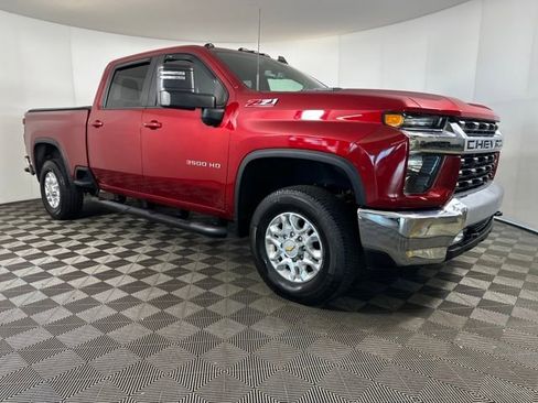 Used 2022 Chevrolet Silverado 3500 LT w/ Convenience Package image 2